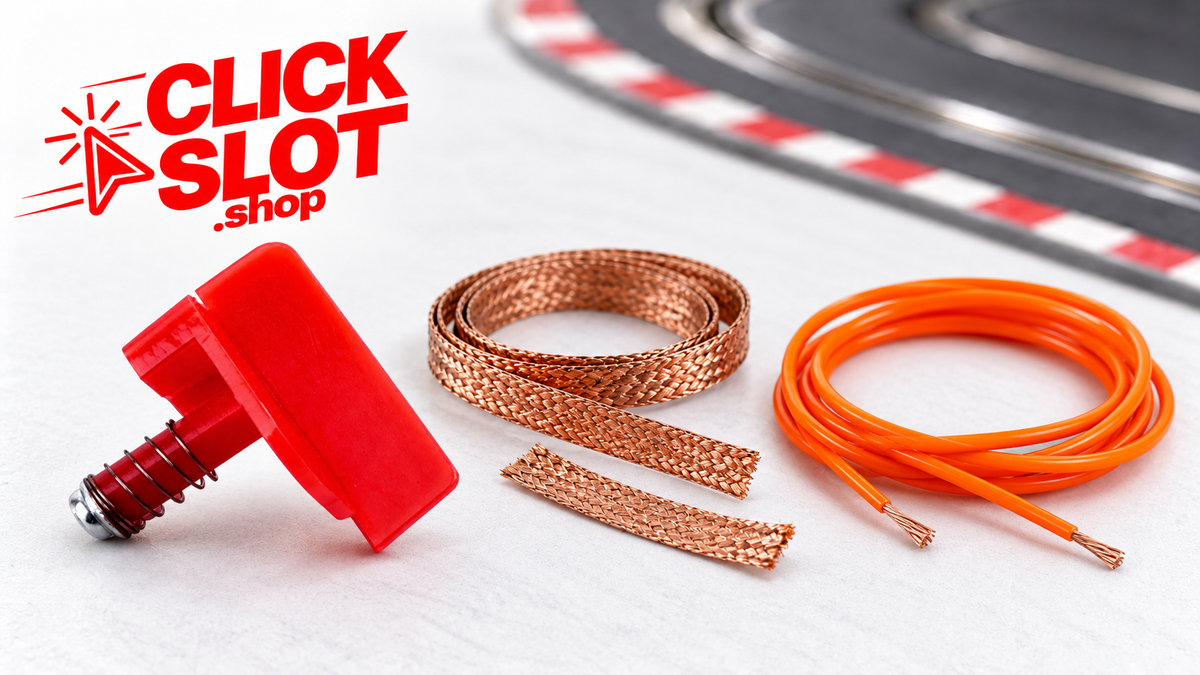 Guía SRC T2, trencilla de cobre y cable naranja con pista de slot desenfocada y logo Clickslot.shop
