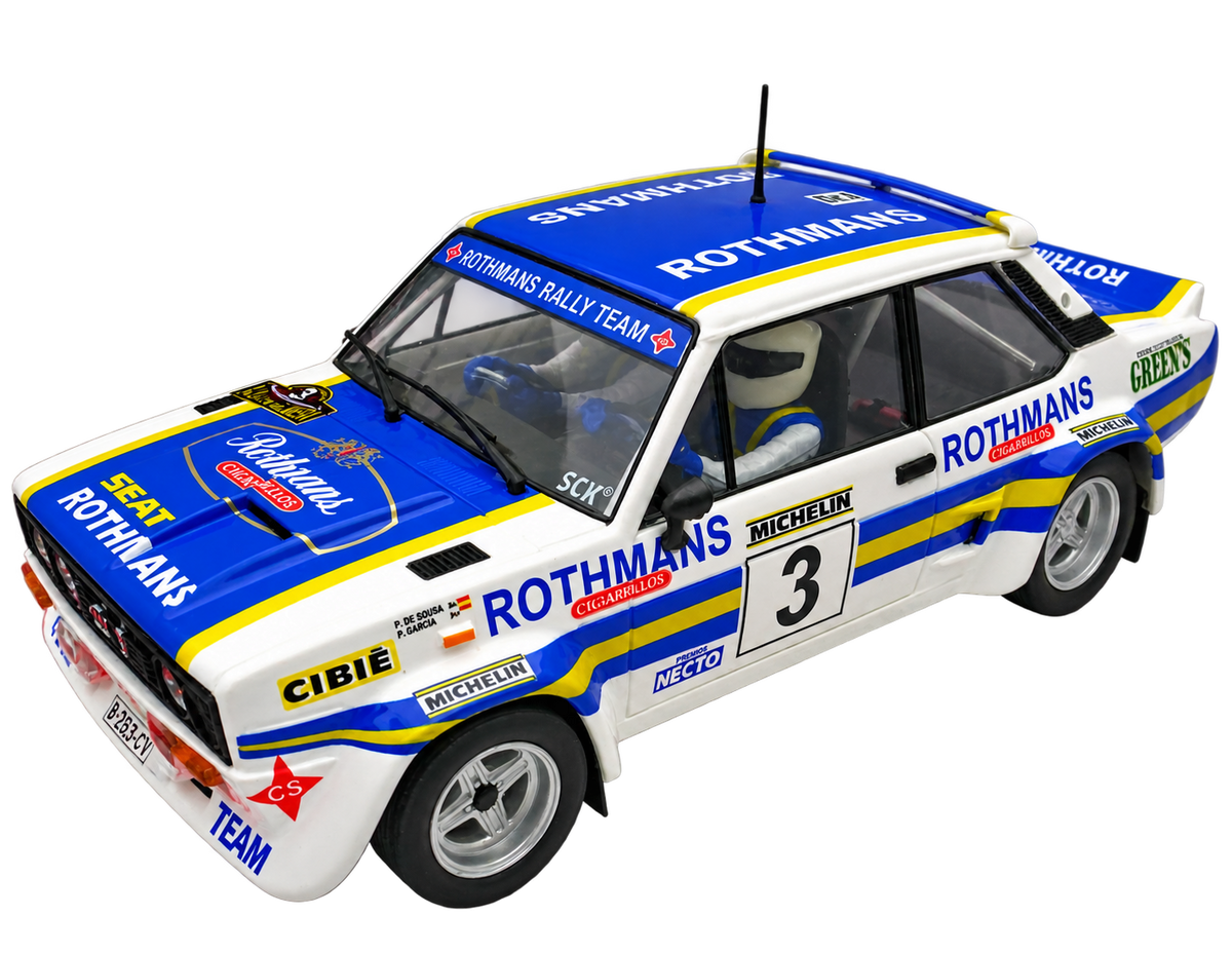 Modelo compatible: FIAT ABARTH 131 ROTHMANS RALLY TALAVERA 82 REF.U10549S300 SCX. Foto orientativa del coche; se vende únicamente el chasis 3D.